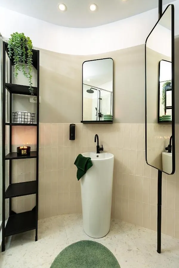 Qult - Paradiso Perduto Bucarest Appartement